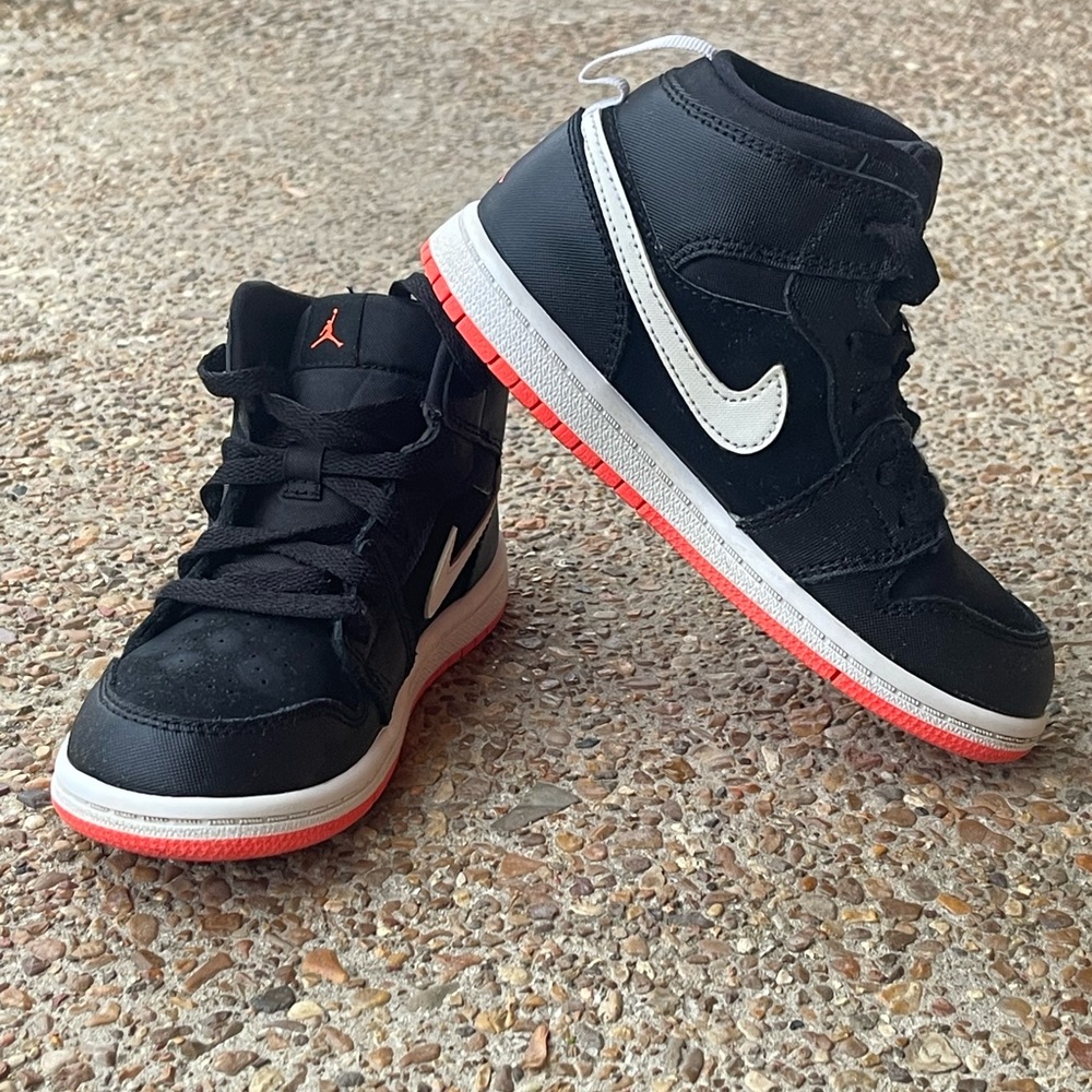 Nike Air Jordan I Black & Pink Kid’s Size 10 toddler preowned